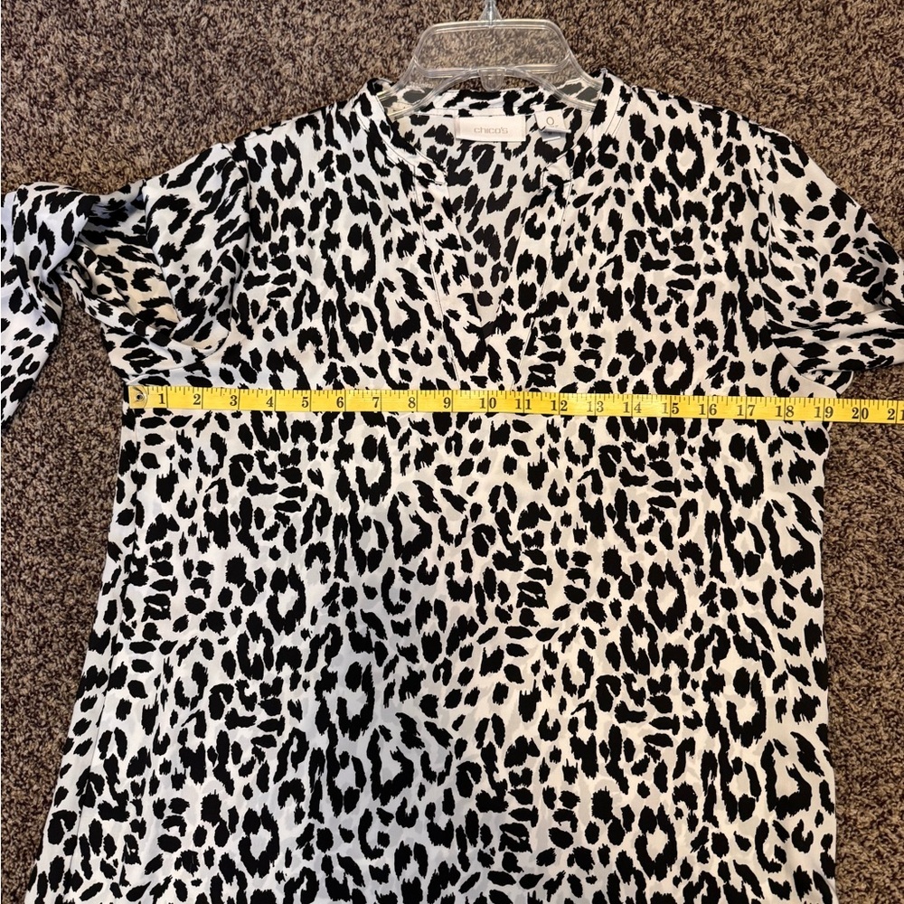 Chico's Black/White Animal Print Long Sleeve Pullover V Neck Blouse size 0 small - Picture 9 of 9
